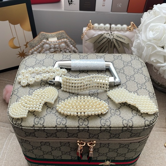 ✨5 Piece Set of Pearl Barrette’s✨NEW - Picture 1 of 5